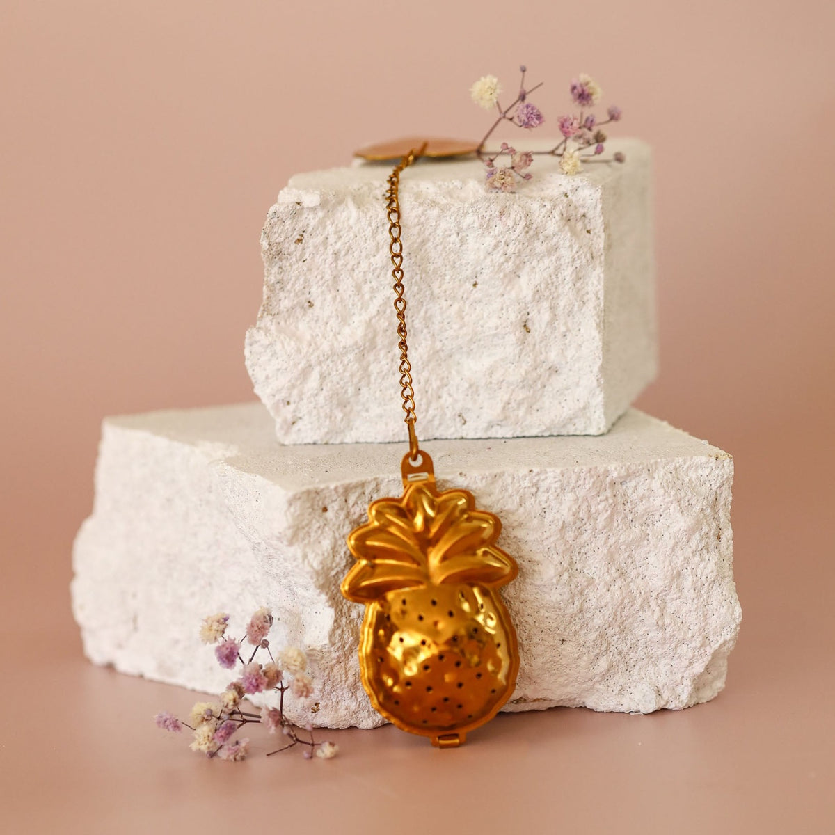 Rose gold pineapple necklace deals